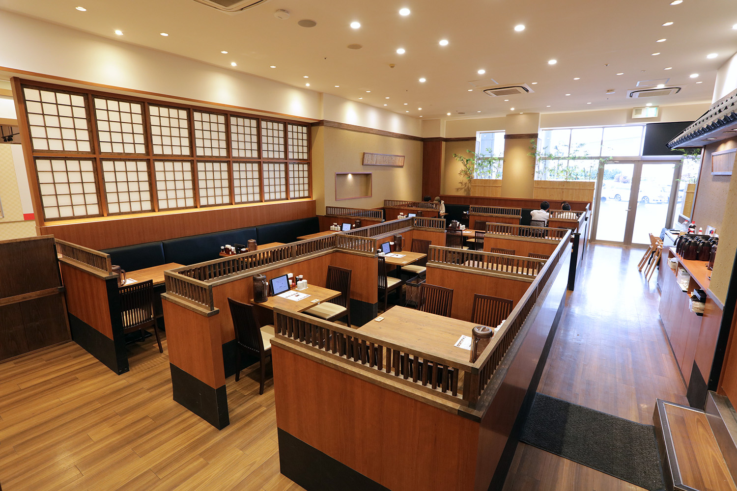 将来的には複数店舗をマネジメントするSVやエリアマネージャーへの道も開かれています。