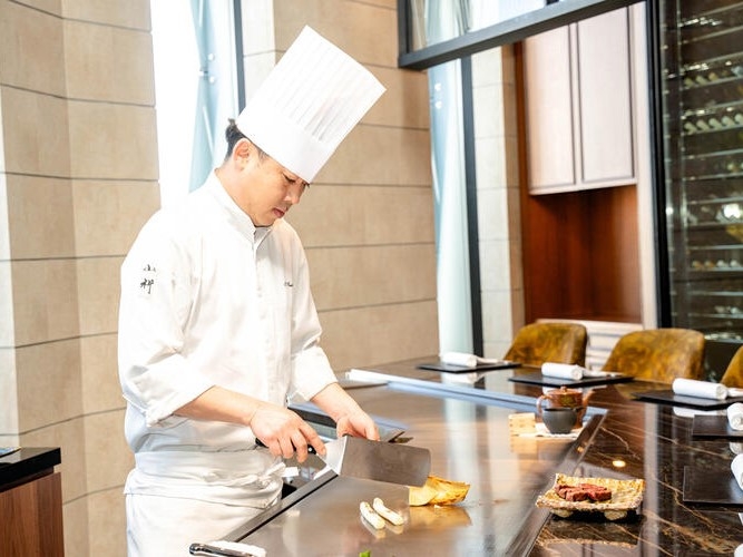 株式会社eatopiaホールディングスは、食文化の未来を創造することを目指しています。