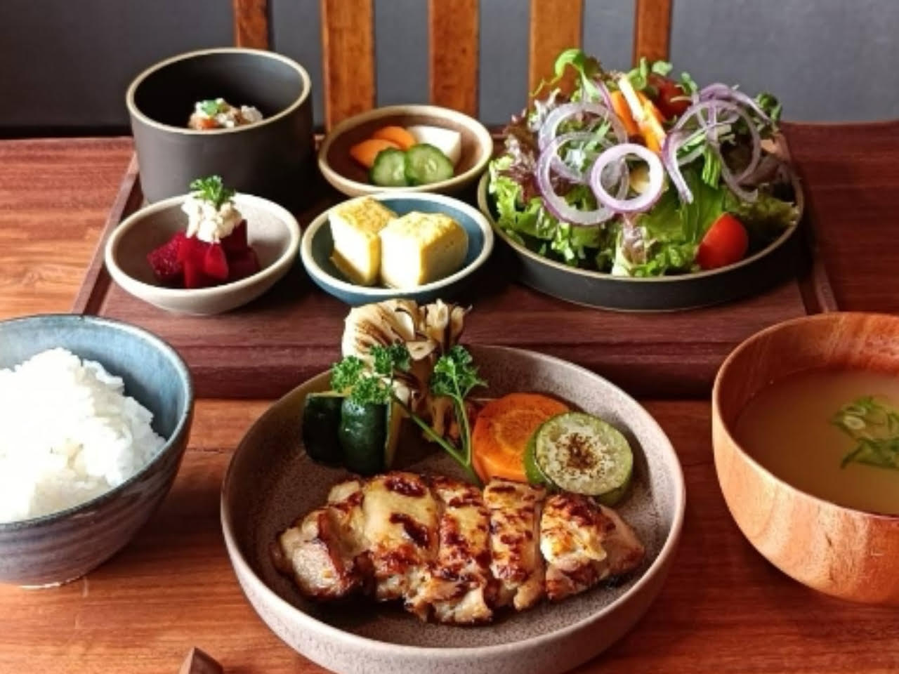無農薬野菜をふんだんに使った自然派ランチ。やさしい味が好評!