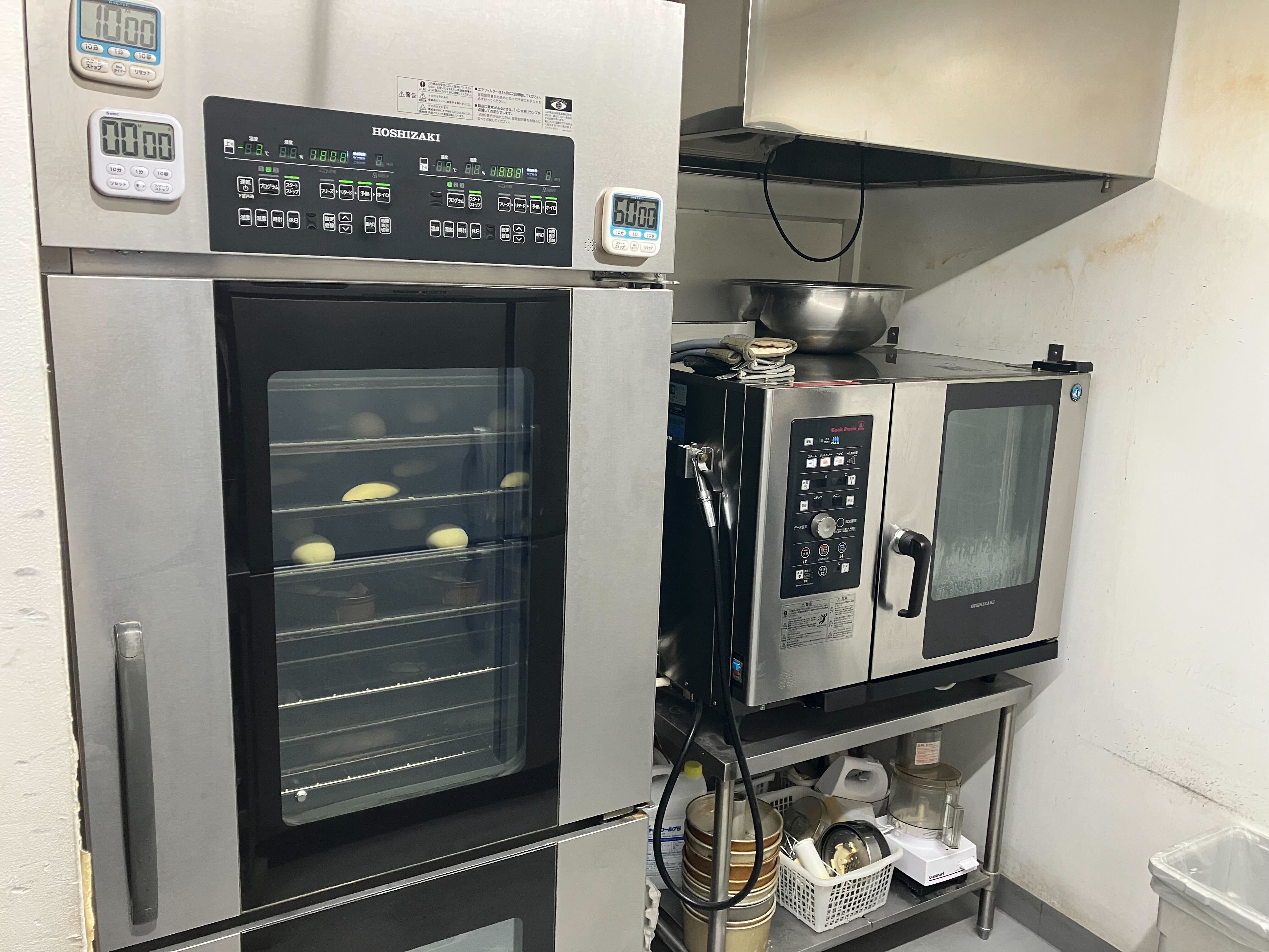 オールスクラッチ製法にこだわり、素材の持ち味を見極めながら、毎日丁寧に焼き上げています。