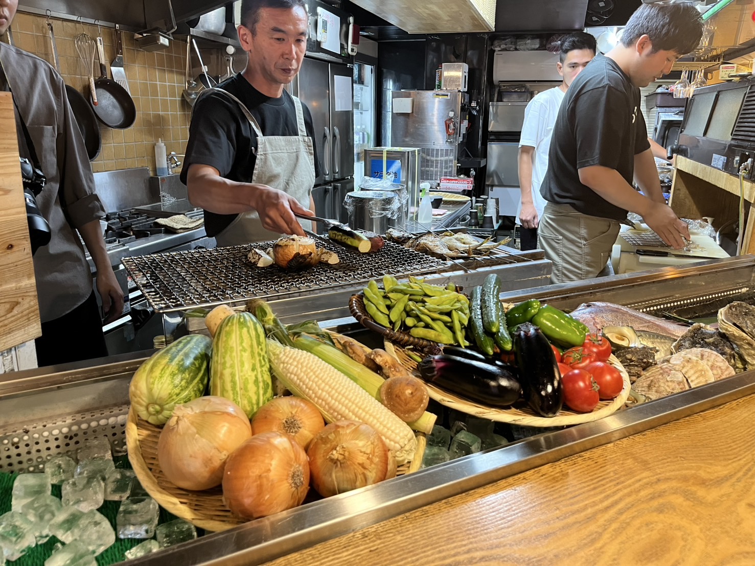 仕入れから仕込み、調理まで店舗ごとに担当できる範囲が広く、自分たちで考えて作る楽しさを実感できます。