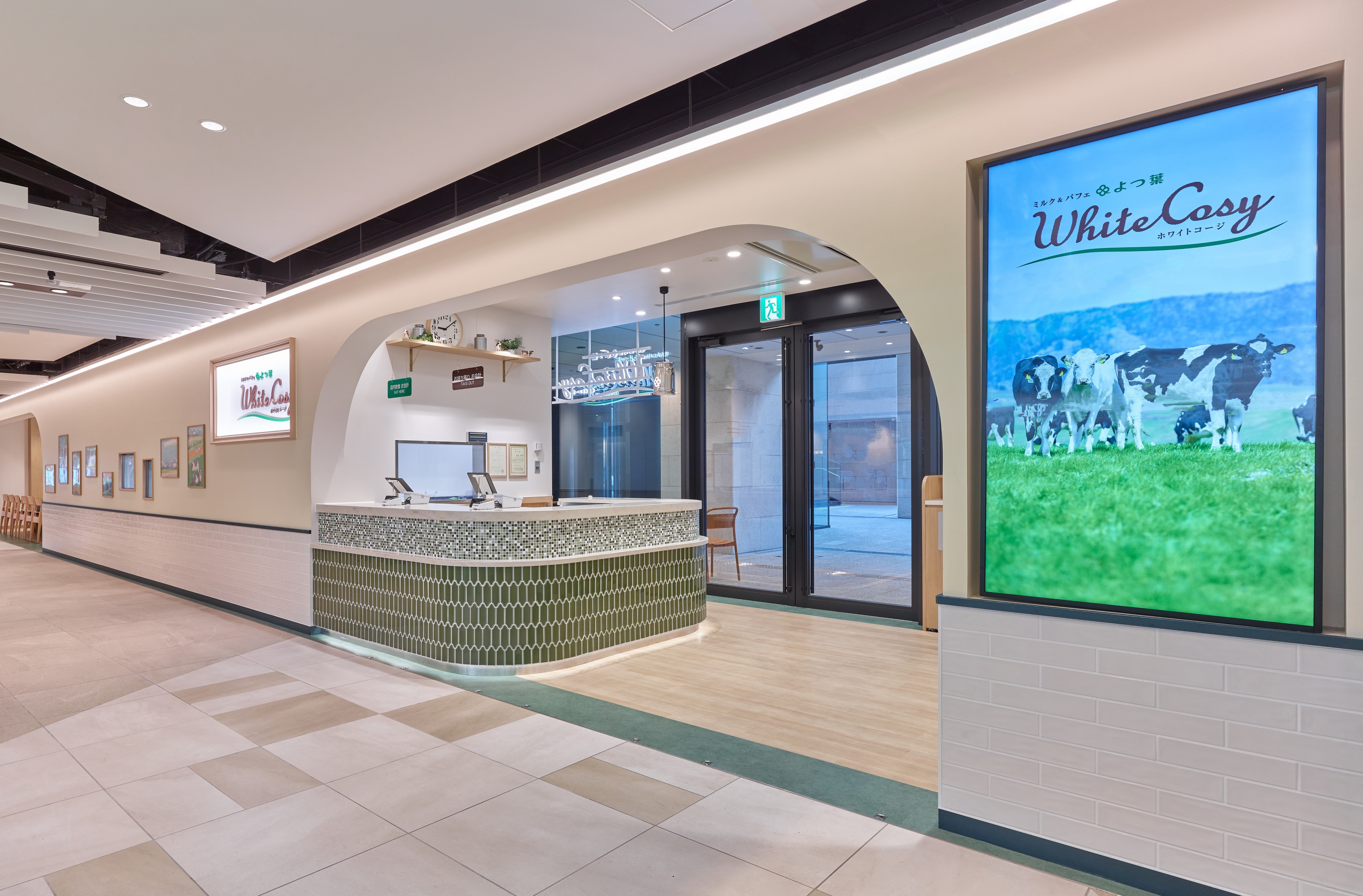ナチュラルな雰囲気で北海道の大自然を思わせる店舗。よつ葉の魅力がぎゅっと詰まったデザートカフェです◎