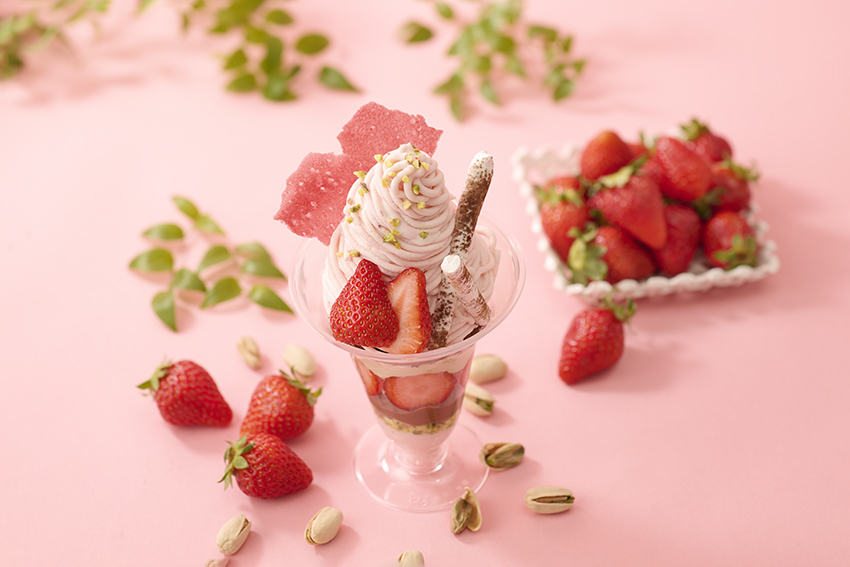 オリジナルのパフェやパンケーキ、よつ葉ソフトクリームなどスイーツを提供!季節に合わせた商品も販売◎