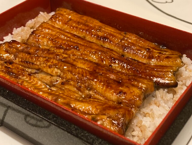 秘伝のタレで仕上げる蒲焼は、口にした瞬間に広がる香ばしさです!