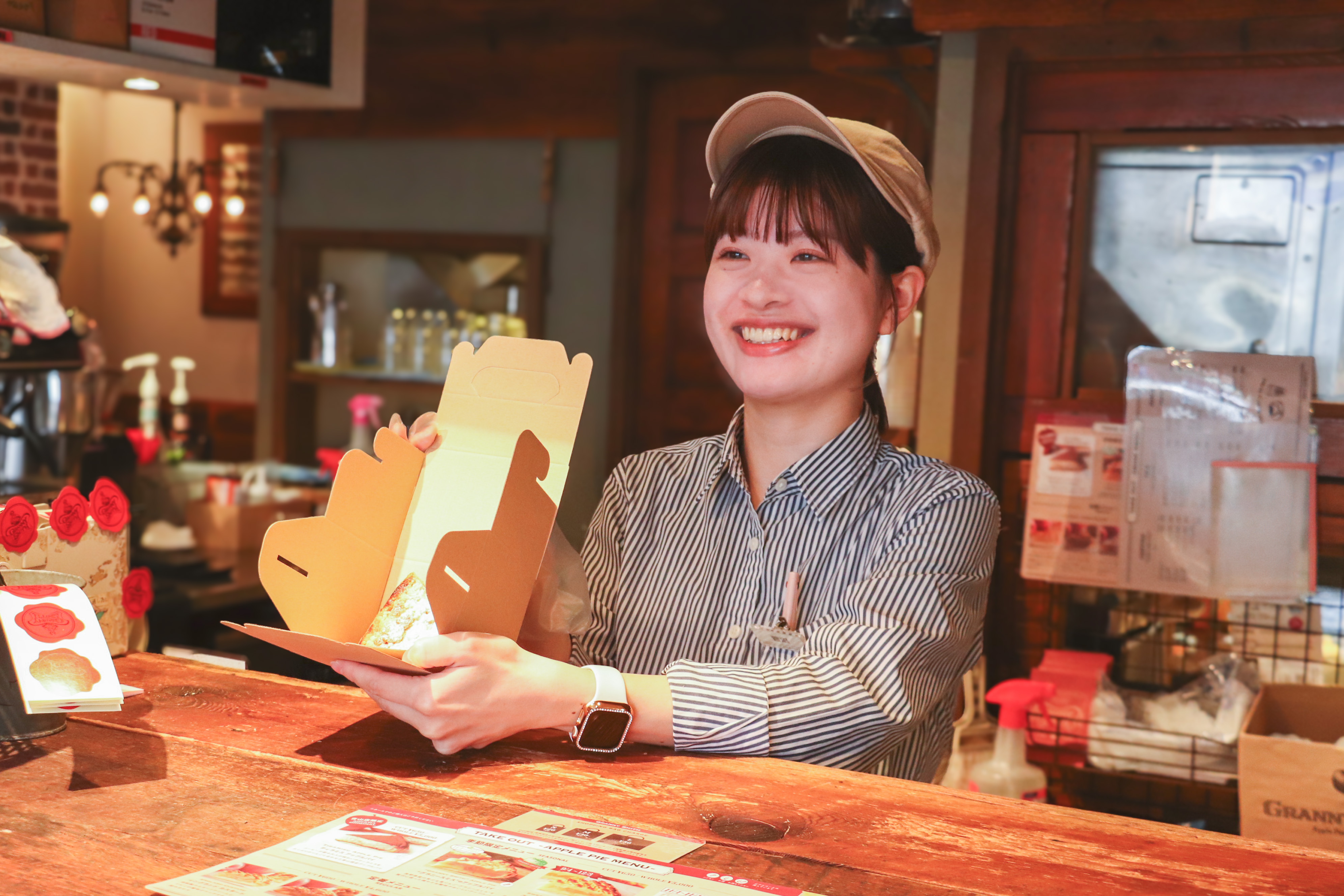 『GRANNY SMITH APPLE PIE & COFFEE』でサービススタッフを募集。
