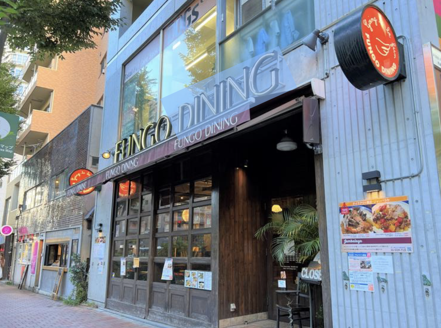 新宿中央公園の緑を一望できる心地よいロケーションにお店を構えています。