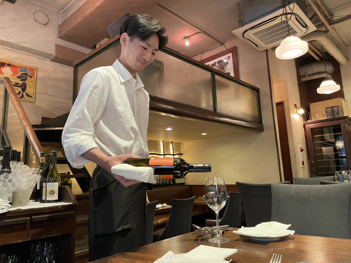 「FUNGO DINING」にて、ホールサービススタッフを募集しています。