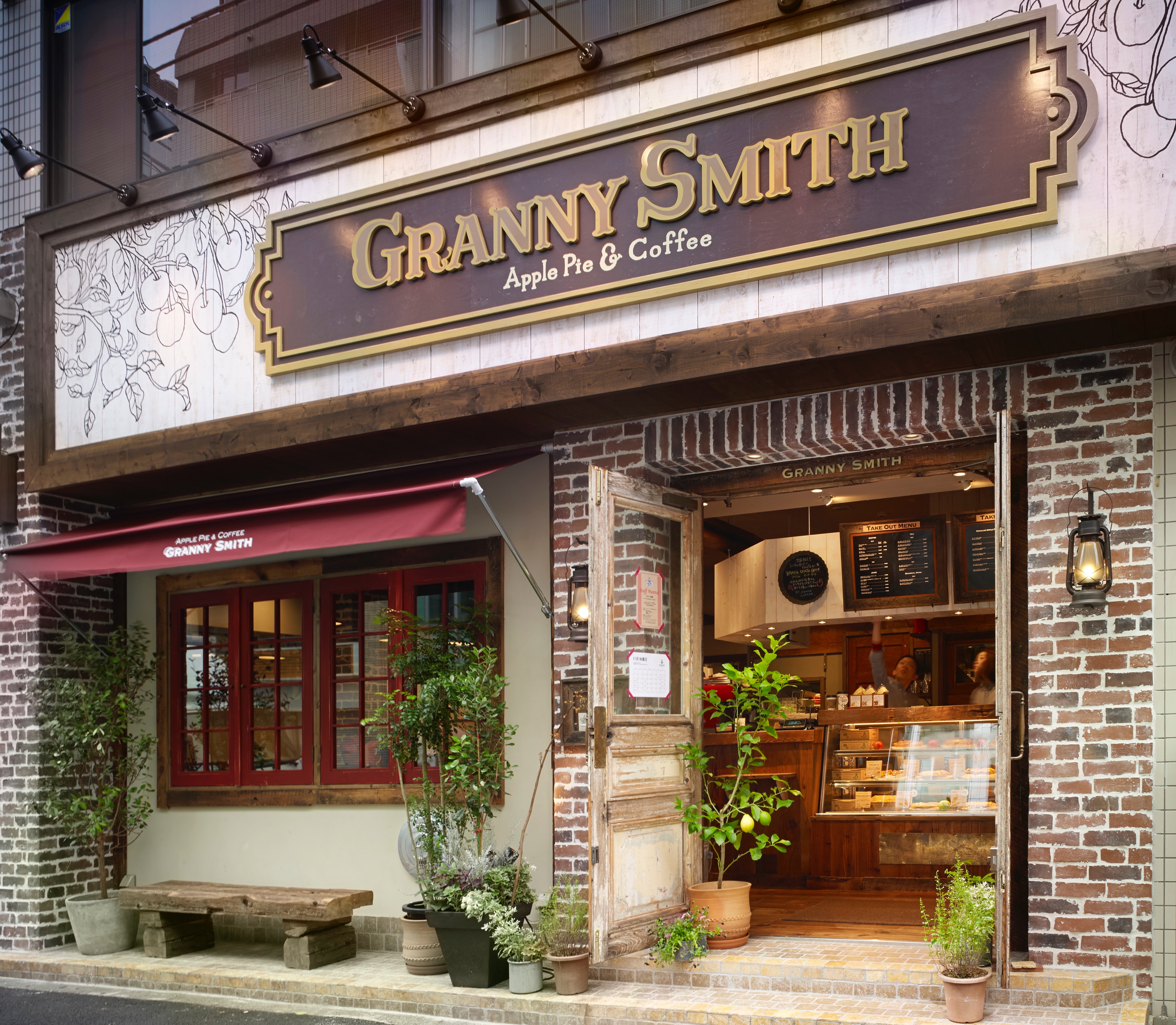 今後の出店も控えており、新店舗の立ち上げに関わるチャンスもあります。