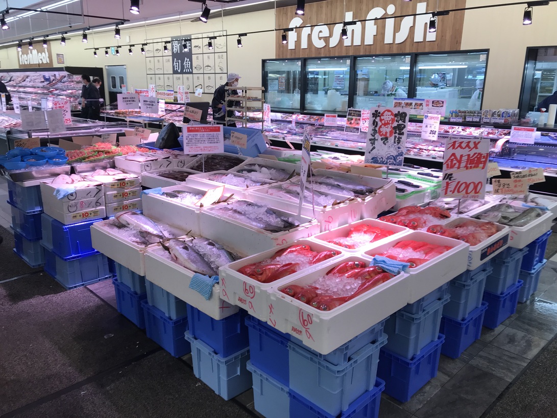魚や肉の扱い方、仕込みの工夫まで。プロの技を磨きながら、手ごたえある仕事を続けられます。
