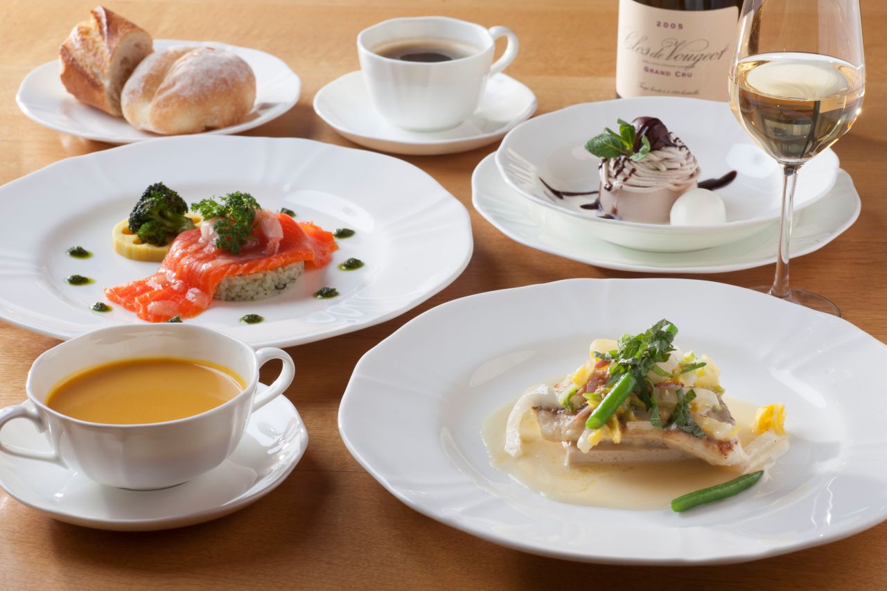 地元食材×フレンチ。白川郷ならではの一皿を─ 山の恵みや旬の味覚を活かしたメニューが魅力！