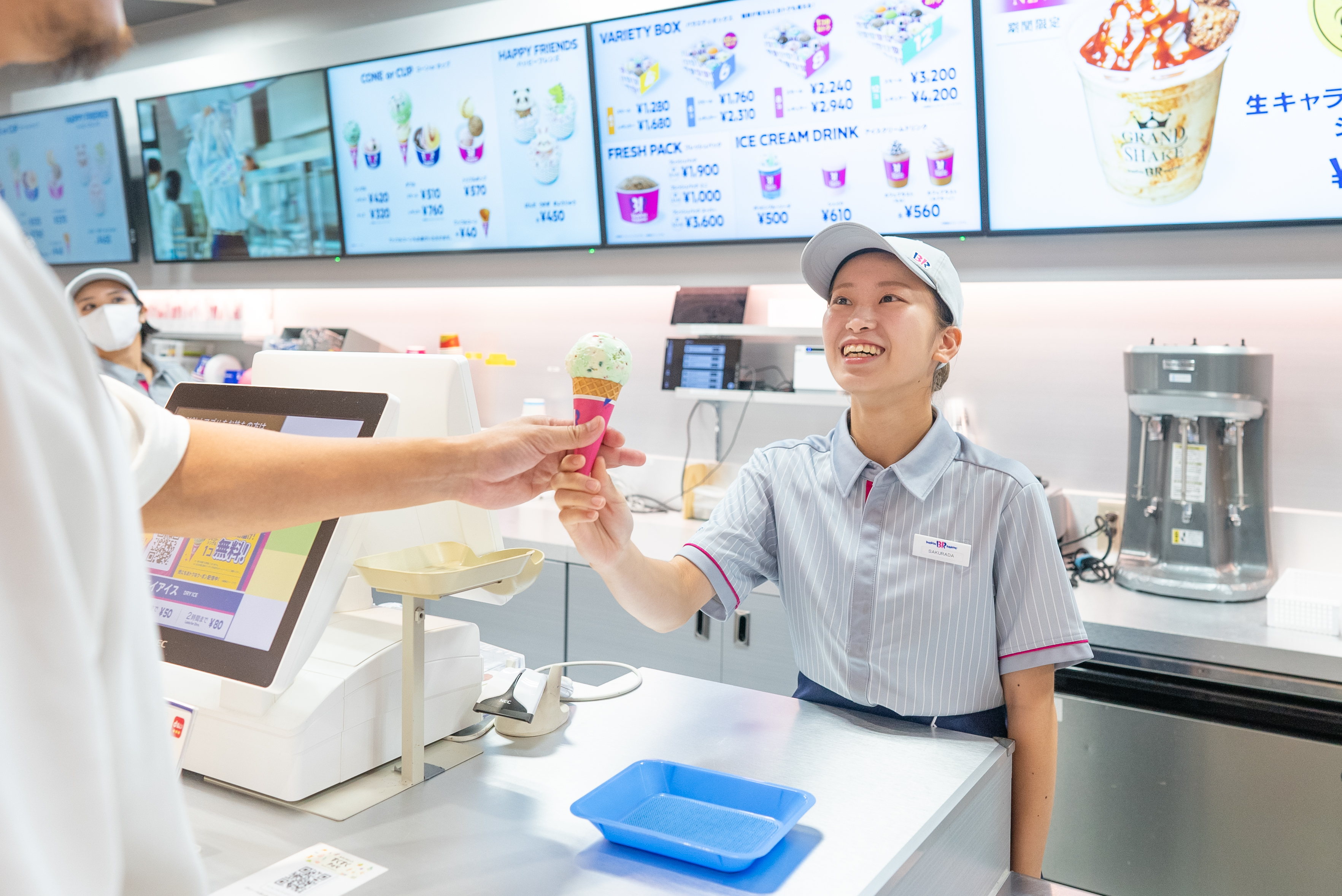 「お客様の笑顔」がやりがいに。地域に愛されるお店です。