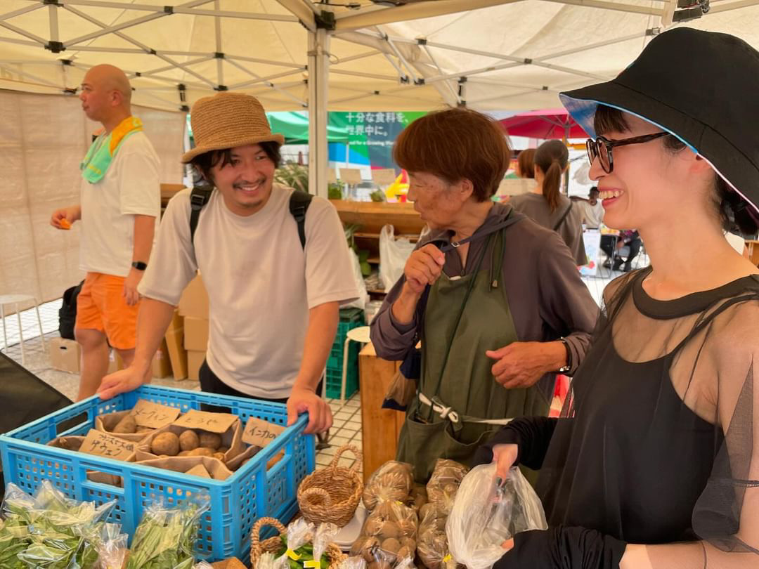 笑顔の絶えないシェフと、明るいスタッフが皆様をお待ちしています！