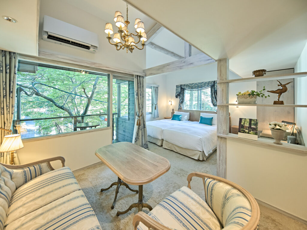 全11室の客室は、4つのアクセントカラーで統一され、それぞれに個性豊かな空間を演出しています。