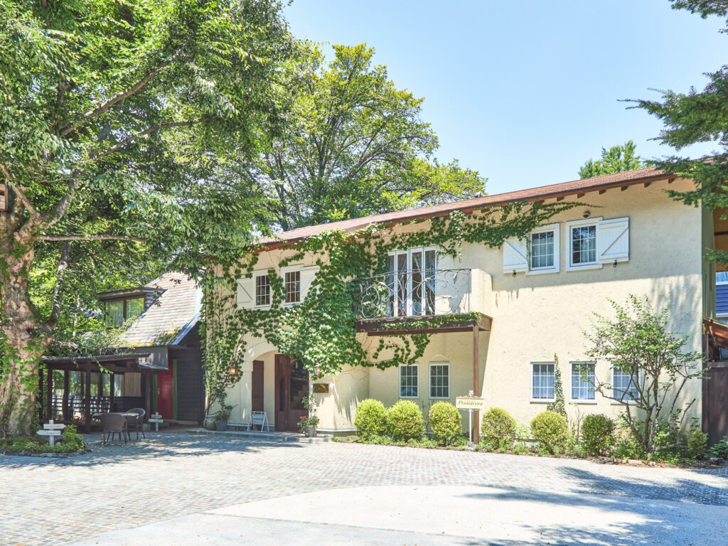 月給60万円！クラシックフレンチの世界で、次のステージへ。軽井沢の名店で料理長候補募集！