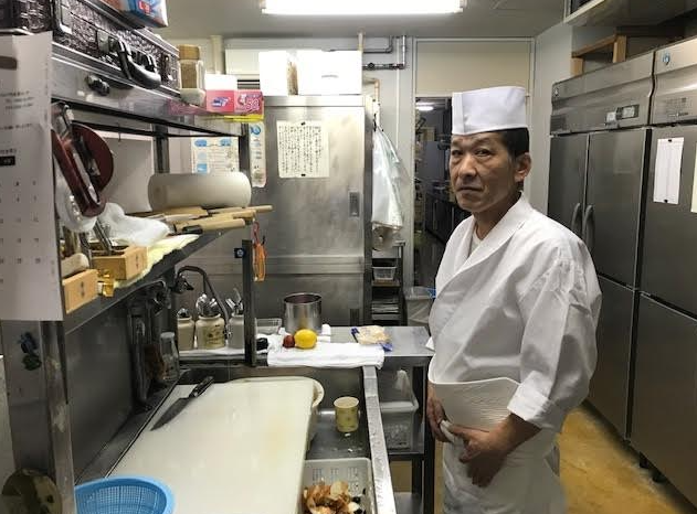20年以上在籍のベテラン料理長が、丁寧に指導する安心の環境です。