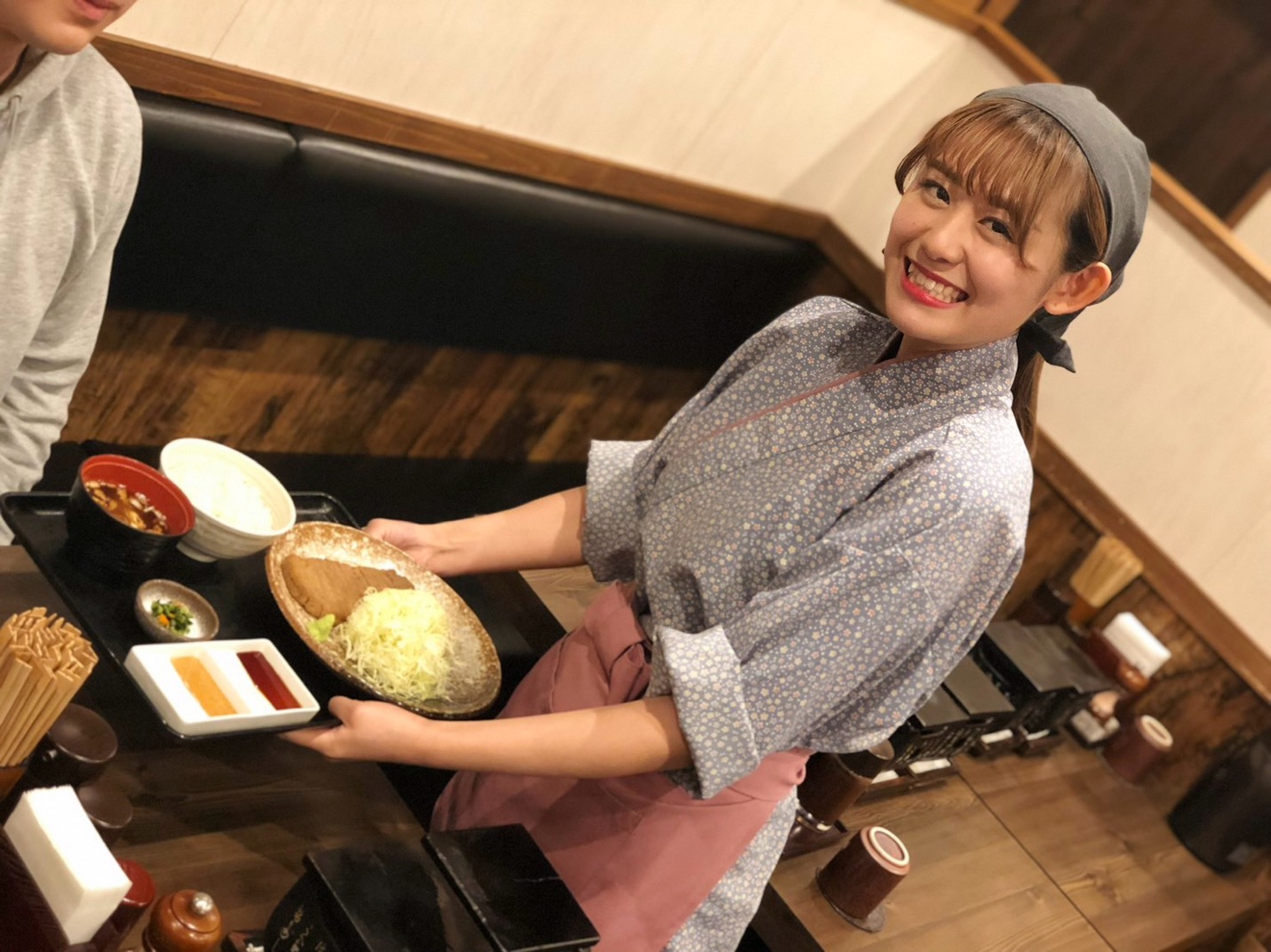 牛かつで、世界とつながるお仕事です。