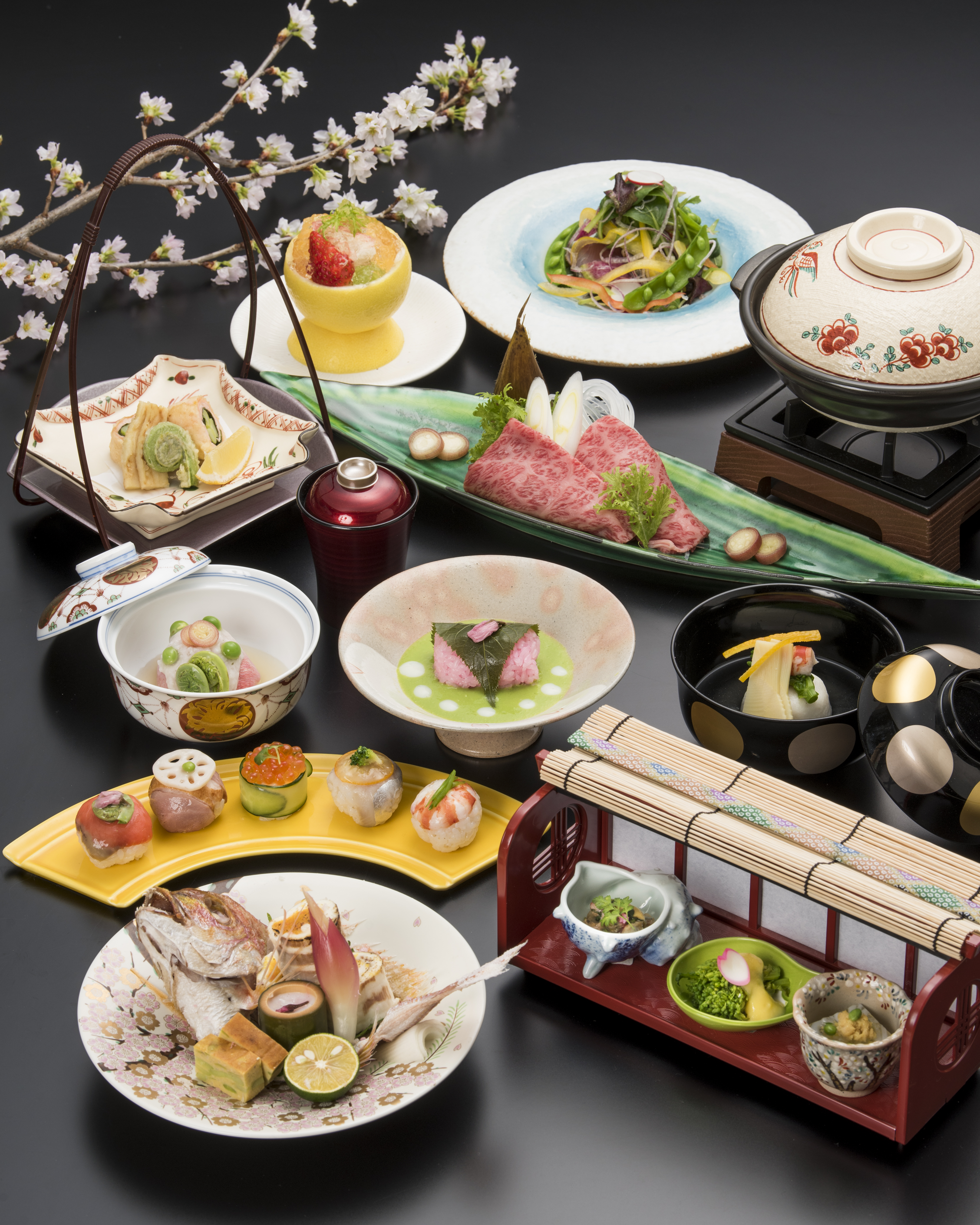 京会席の本格料理から、修学旅行の生徒さん向けの親しみやすいメニューまで幅広く担当いただきます。