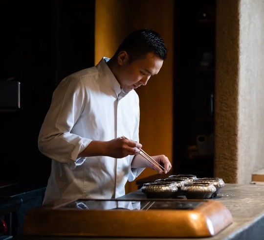シェフ・大堂浩樹は、京都と東京での和食修業を経て、2015年にニューヨークへ渡りました。