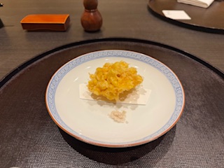 料理長の考えを間近で学びながら、自身の技術や感性をさらに磨くことができます。