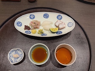 料理長のそばで仕事をする中で、新しい工夫や繊細な技術に触れる機会も多くあります◎