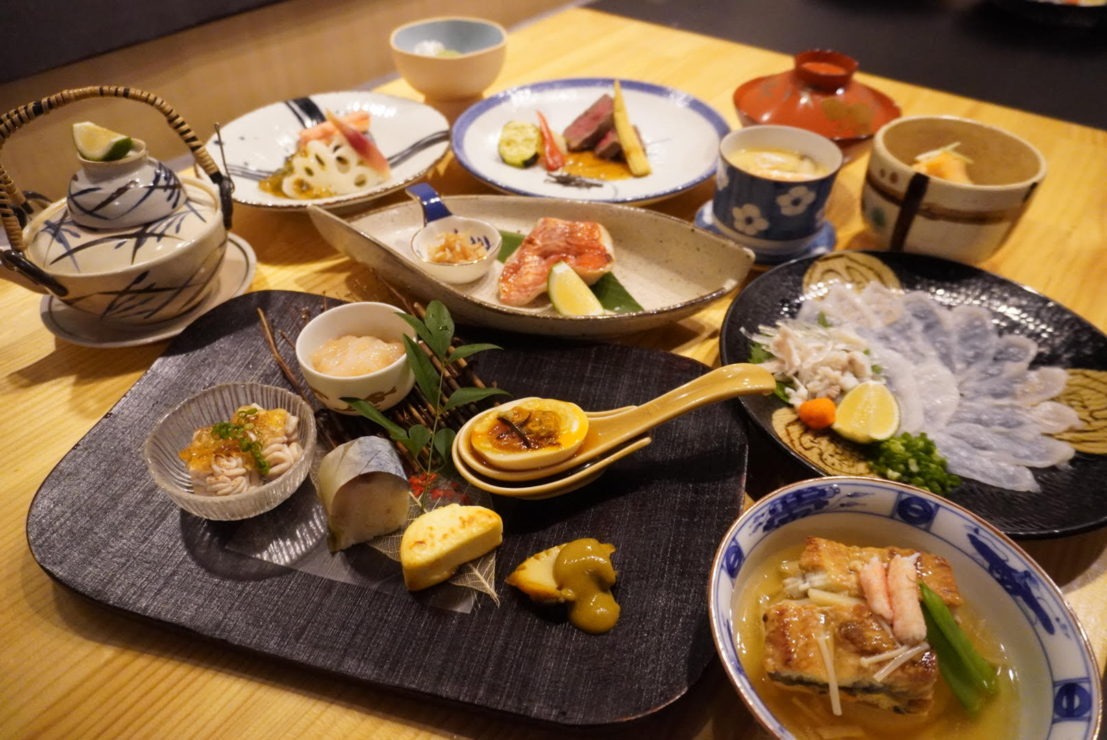 日本酒は辛口中心に全国から厳選。提案の楽しさ・学びの多さも魅力です。
