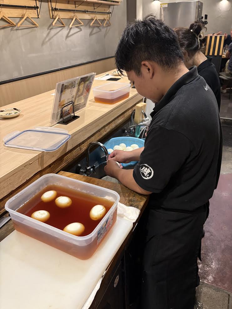 地元食材を活かした本格和食を提供。季節に応じてメニューづくりにも関われます。