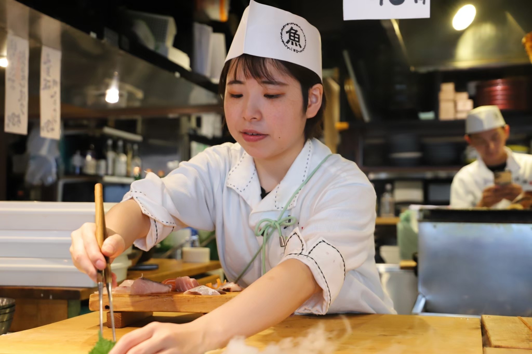 一皿ごとに全力を注ぐ。料理への情熱が磨かれる現場です。
