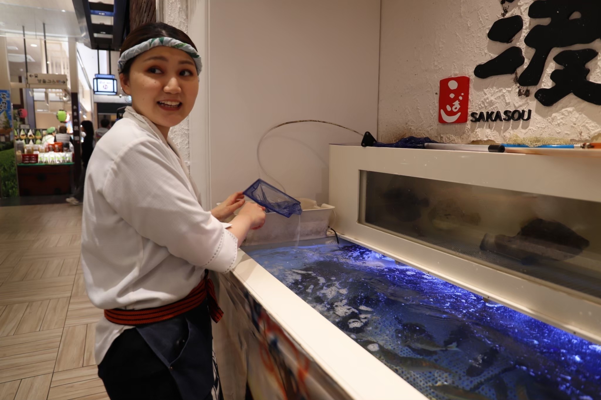 仲間と連携しながら、多彩な調理に挑戦。毎日が学びの連続です。