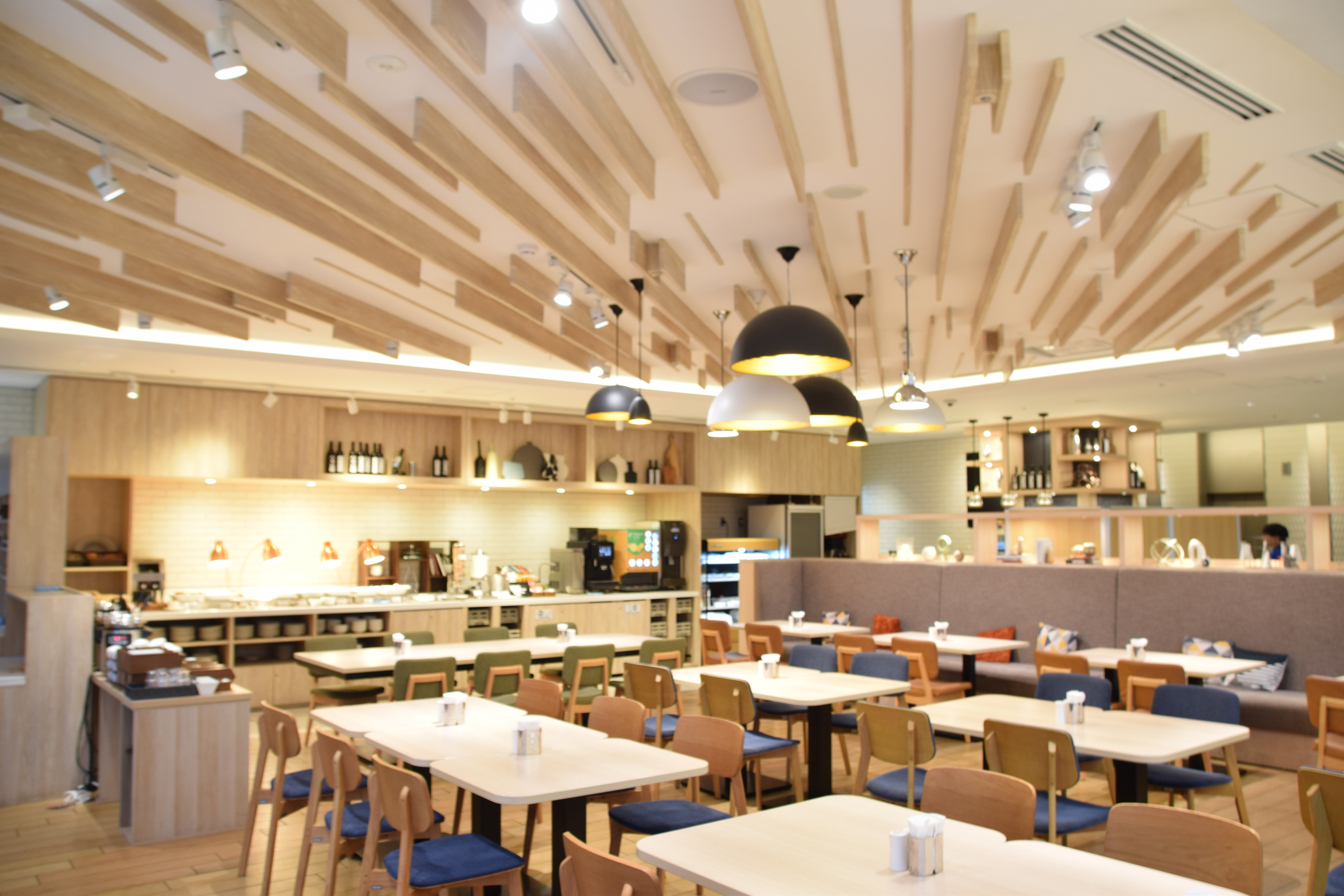 開放感あふれる当店は女子会などにも人気です♪