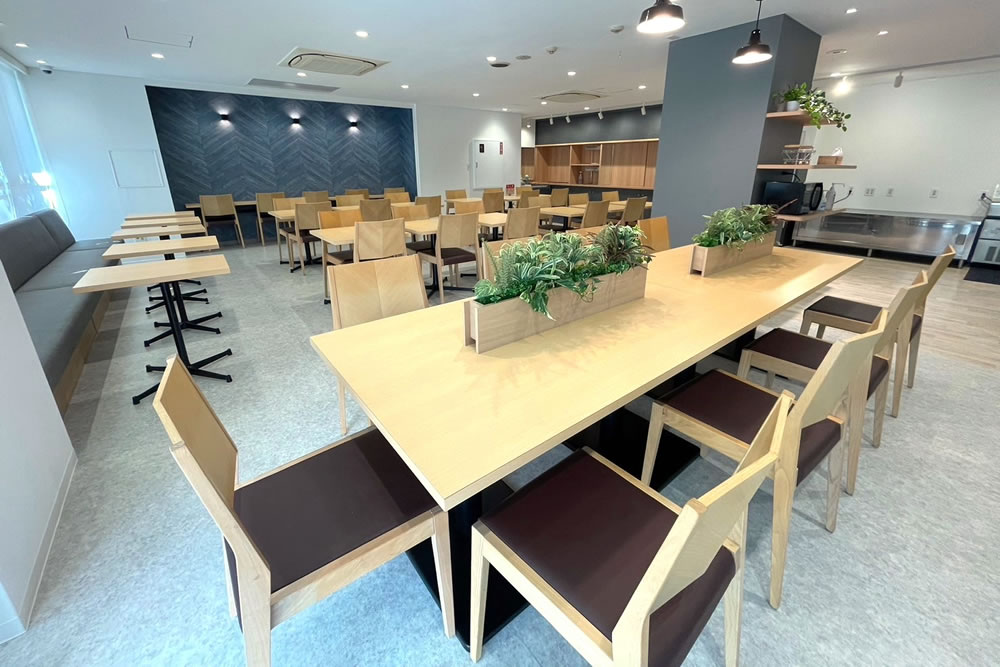 学生たちの「おいしかった！」「ごちそうさま！」が、何よりのやりがいに。温かな日常を支える食堂です。