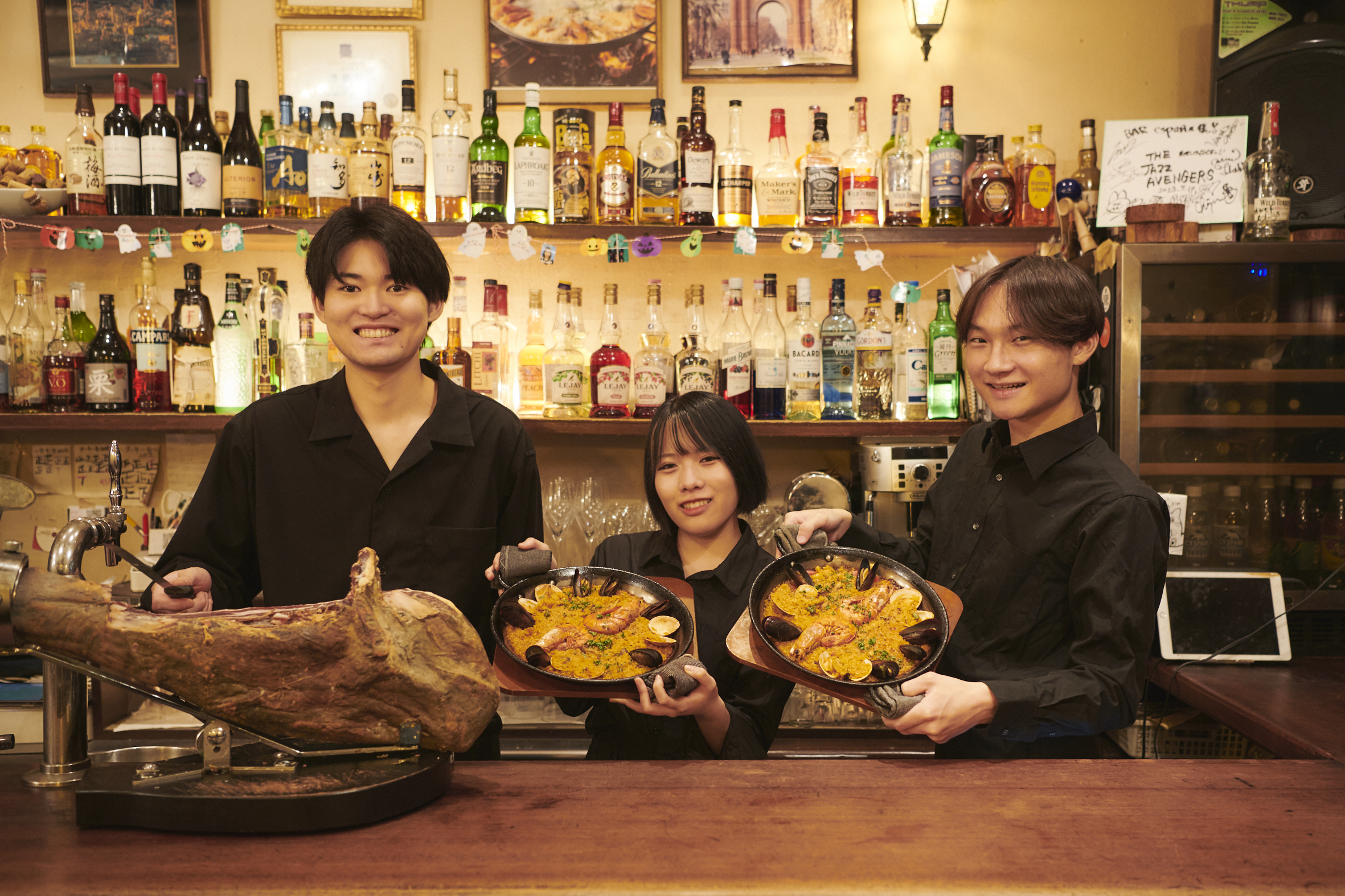 全国大会で幾度も優勝した名物のパエリアなど、本格的なスペイン料理の技術を学べます。