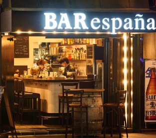 スペイン産ワインやサングリアなど20種以上のドリンクも取り揃えています。