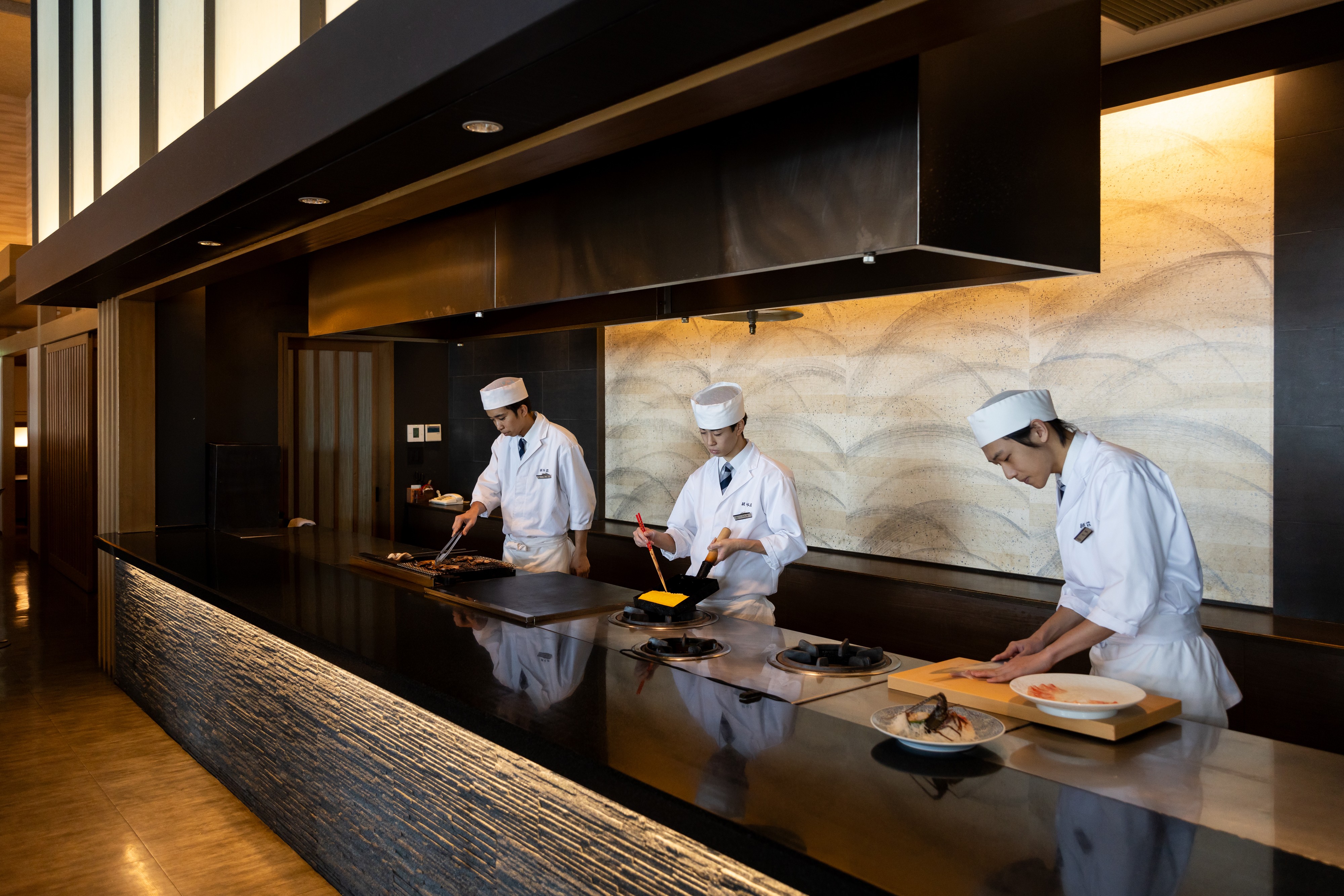 海と料理に囲まれた人気旅館『稲取銀水荘』で調理スタッフ募集！