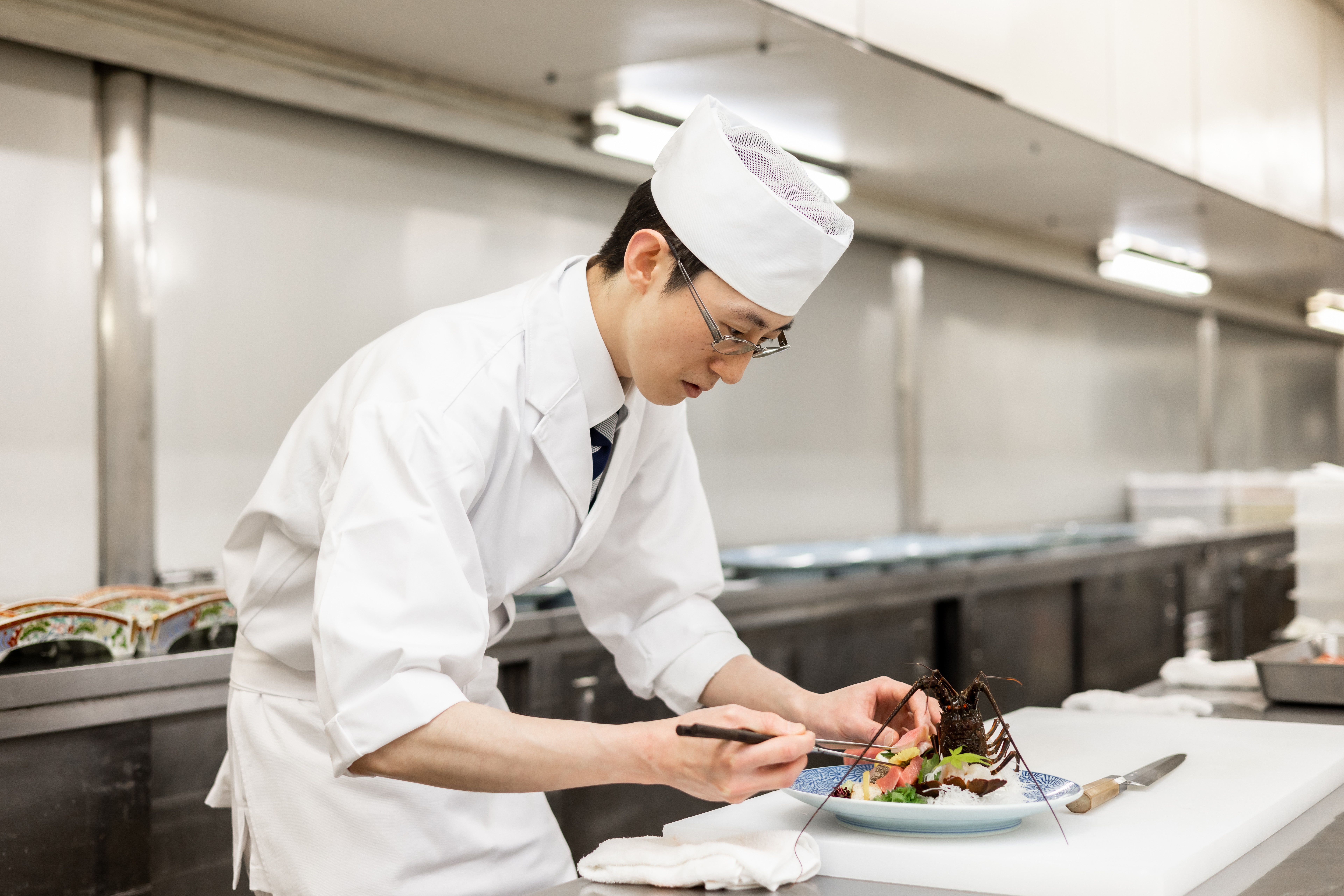 器にもこだわる、美しく丁寧な会席料理から多彩なバイキングまで、幅広い調理で腕をみがけます