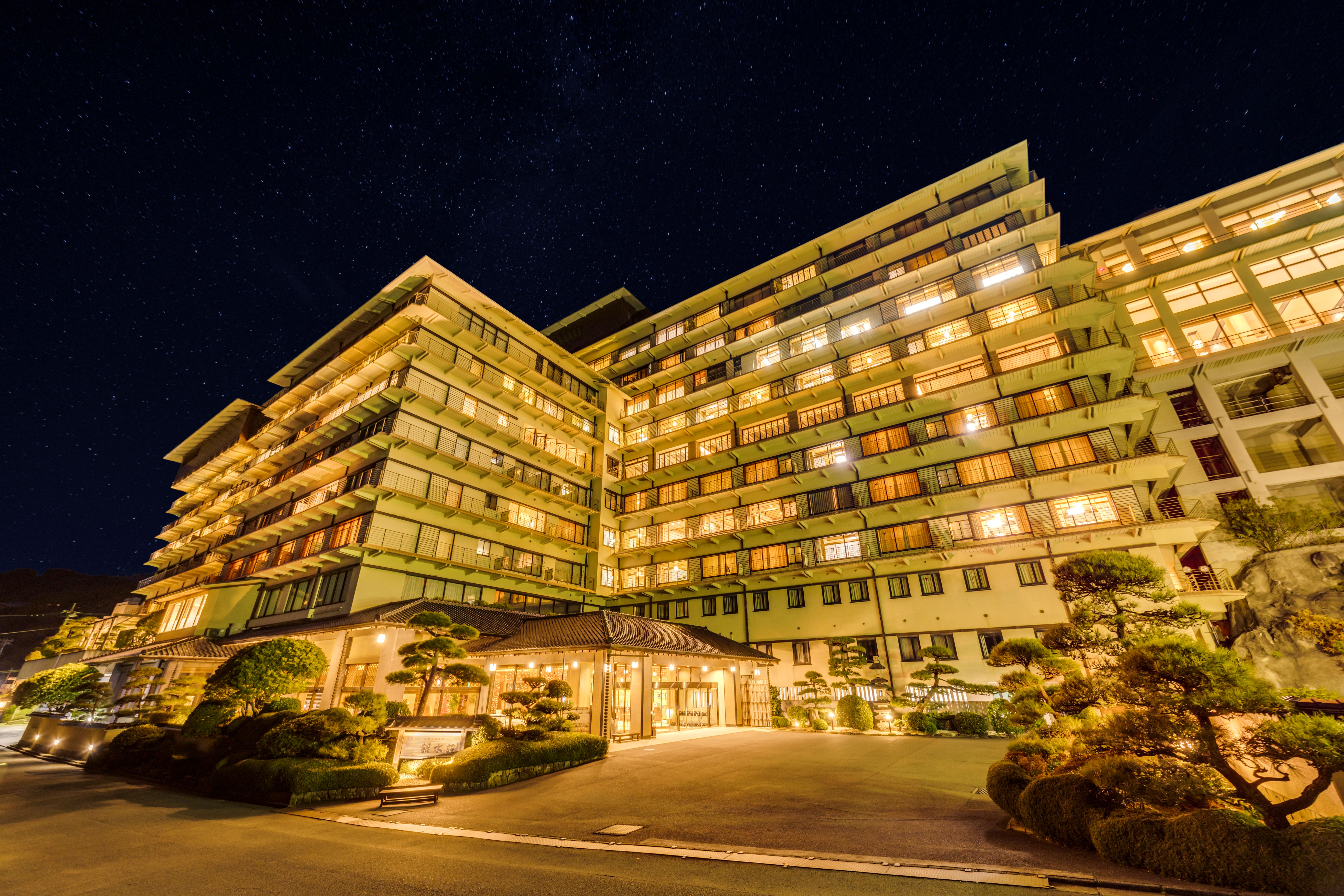 1957年創業。伊豆の観光を支えてきた老舗グループです