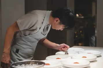 信州の食材と洋食の技法を掛け合わせ、一皿の完成度を追求できます