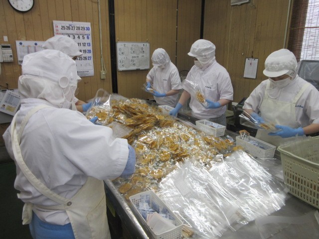 落ち着いた環境の中で、和洋菓子づくりの楽しさとチームワークを感じられる職場です。