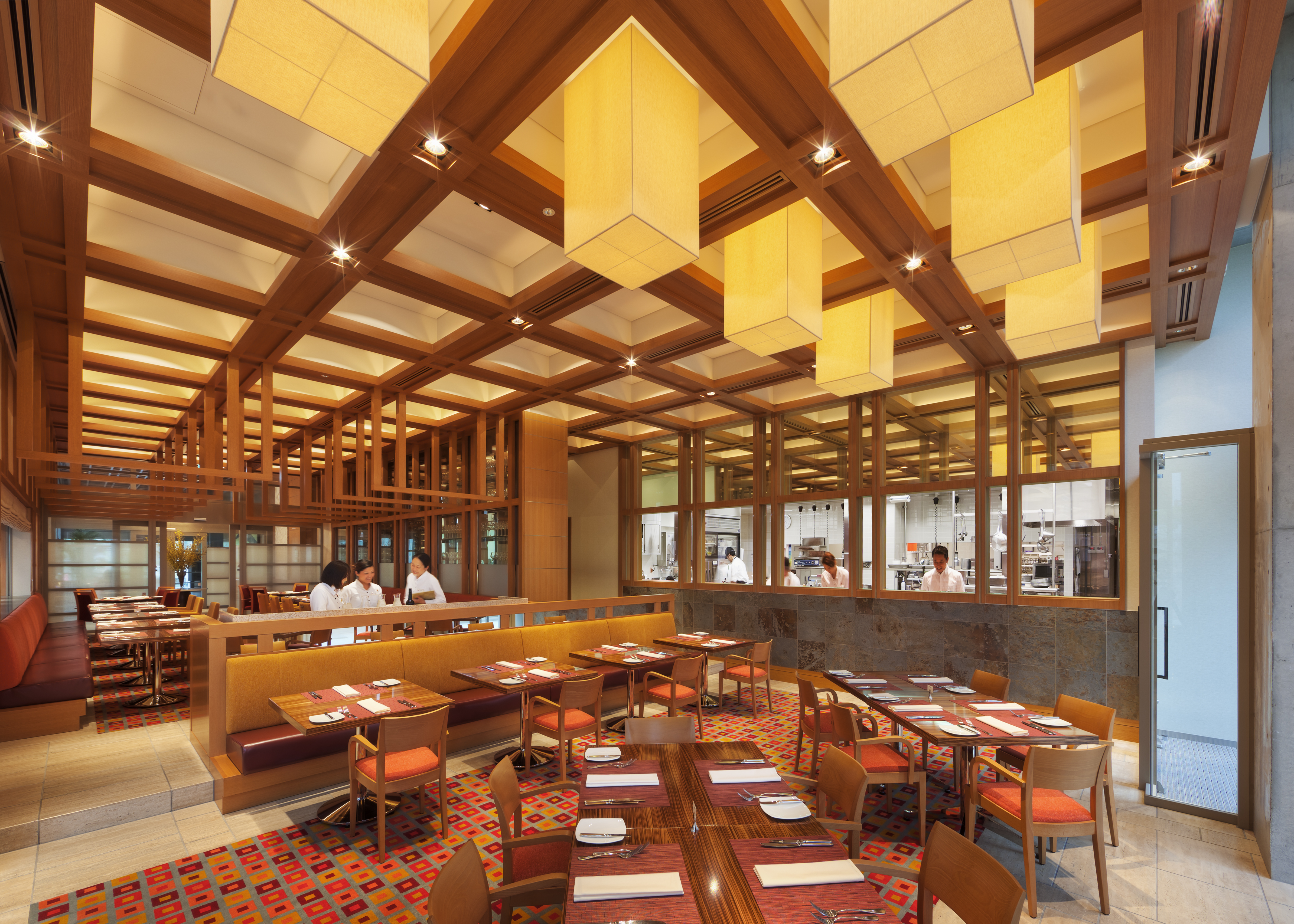 国際色豊かな環境で、視野も技術も広がる。