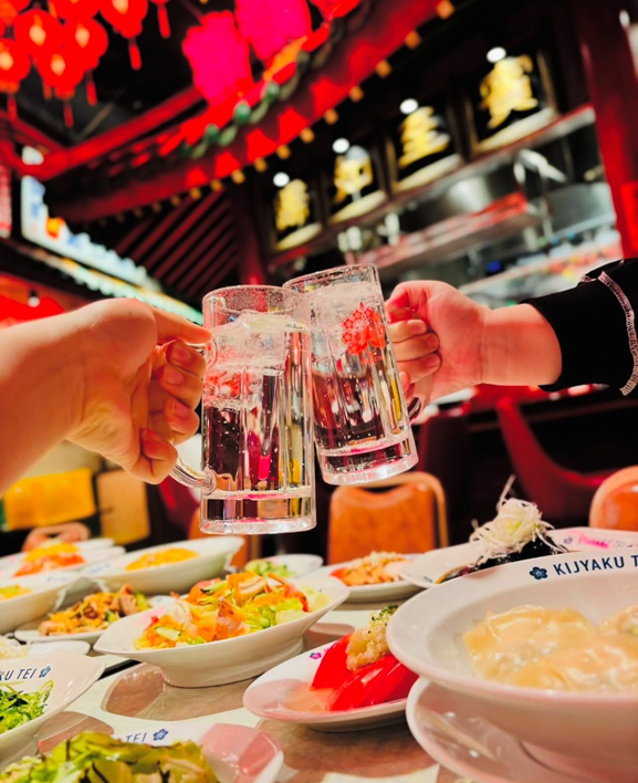 毎日が刺激的!アートと食が融合する接客空間◎