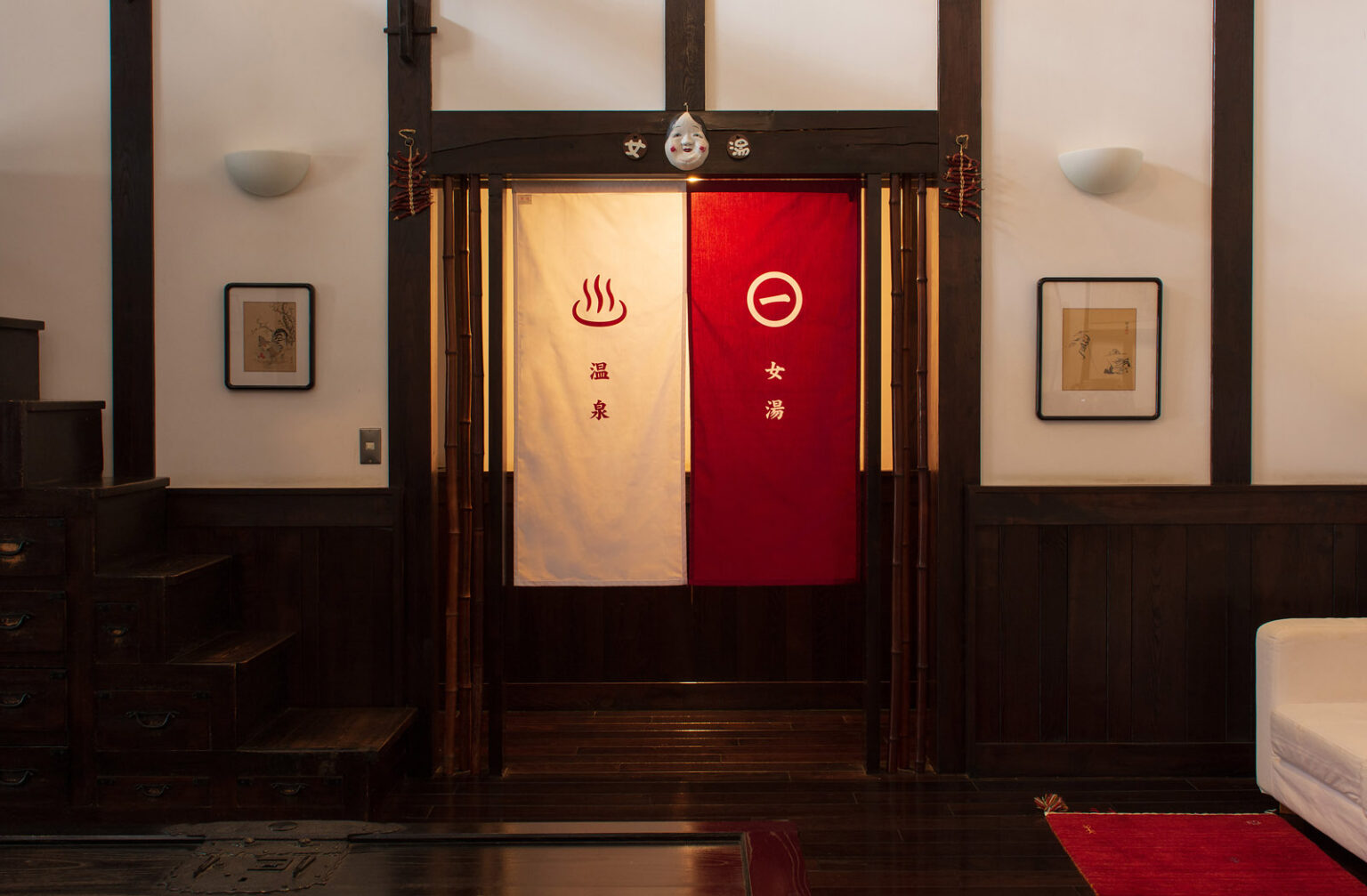 源泉かけ流し × 書画の宿。猿ヶ京で“暮らすように働く”旅館スタッフ募集！