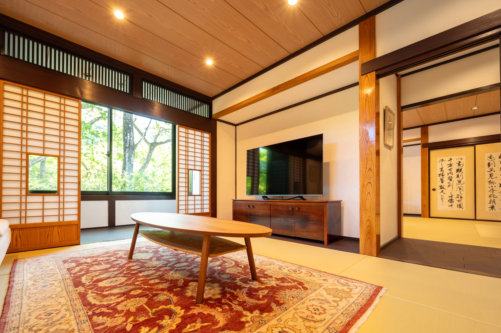 自然と調和したお部屋で、ゆったりとした滞在時間をご提供。