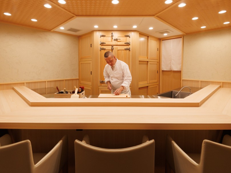 大将や裏方スタッフとの緊密な連携を通じ、チームで最高の一時を作り上げる充実感を得られる環境なのです。