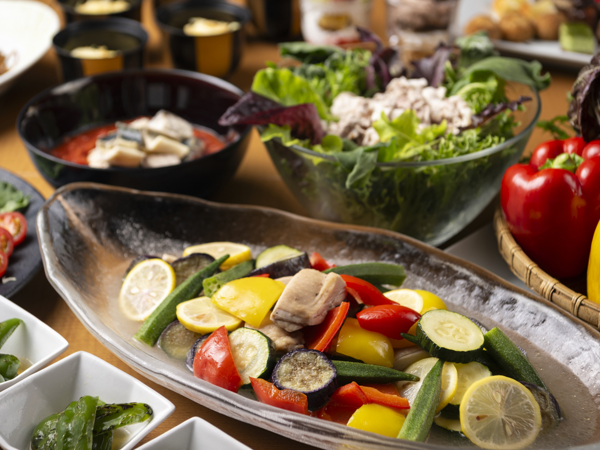 契約農園の野菜を使ったビュッフェも大人気！