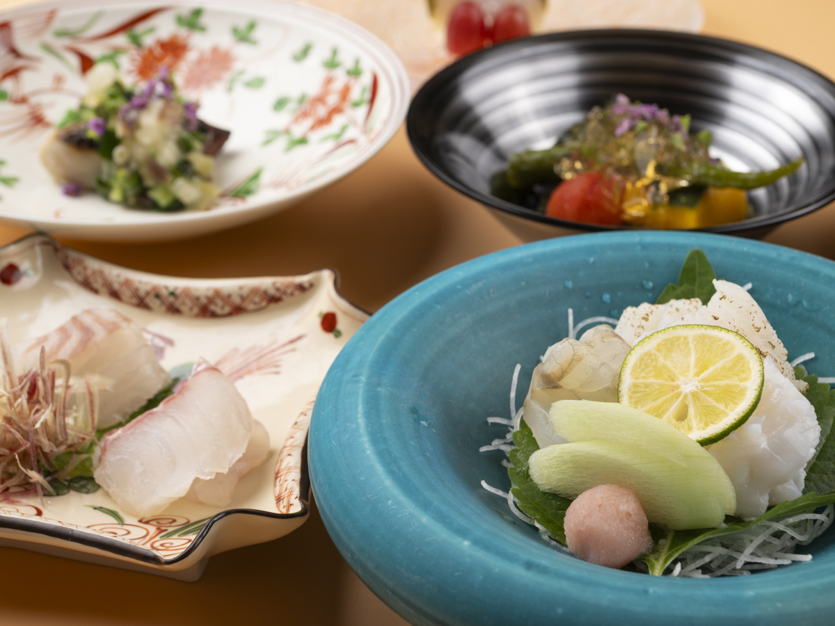 淡路島の旬を活かした会席料理でおもてなし。