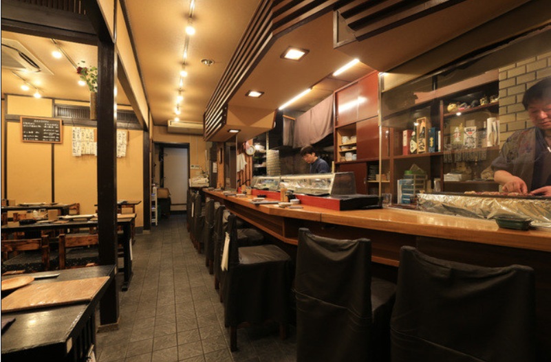 常連さんとの会話も楽しみのひとつ。地域に愛されるお店です!