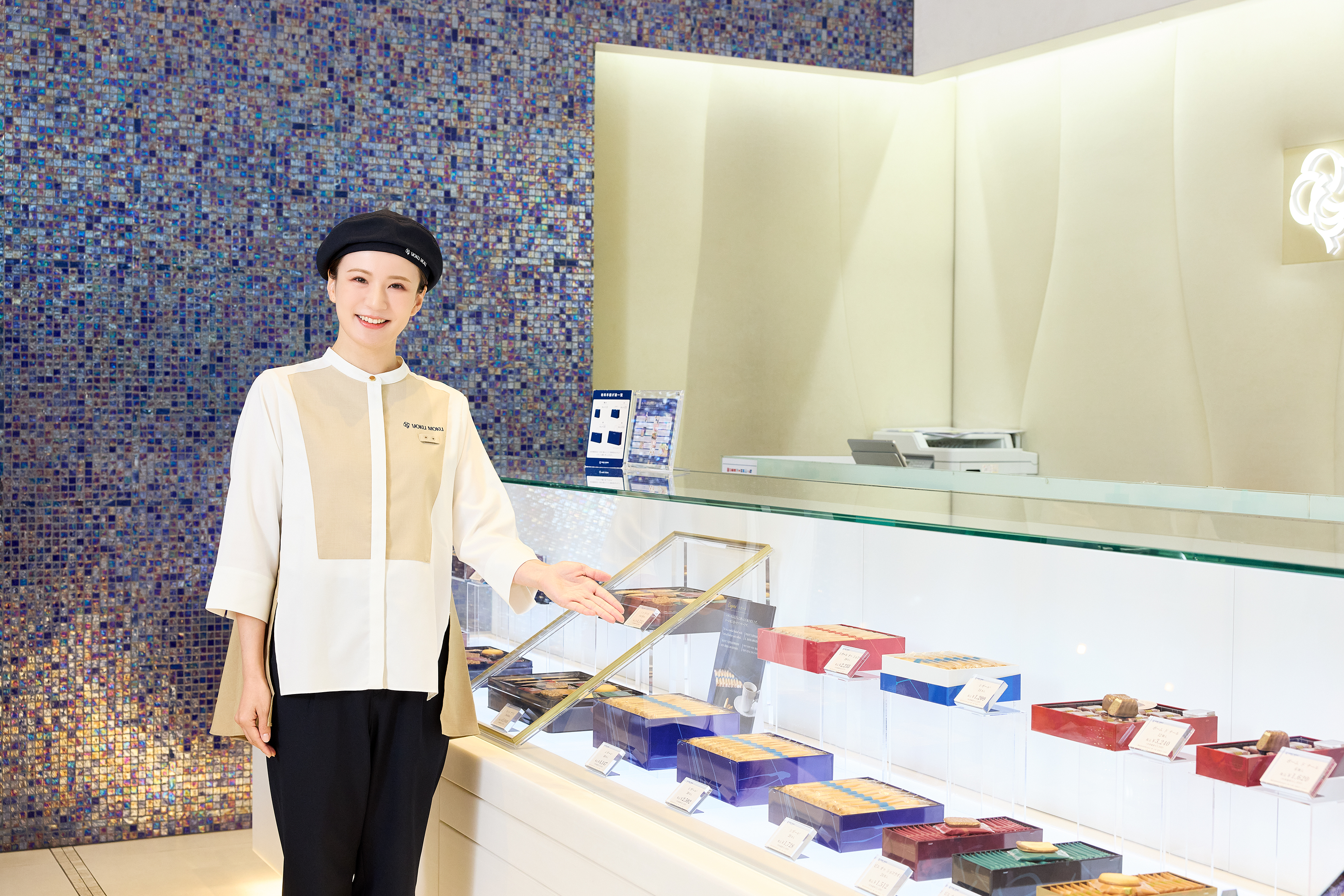 ― 想いに寄り添う、売り込まない接客 ―お客様との関係を大切にできる、百貨店等での上質な接客です。