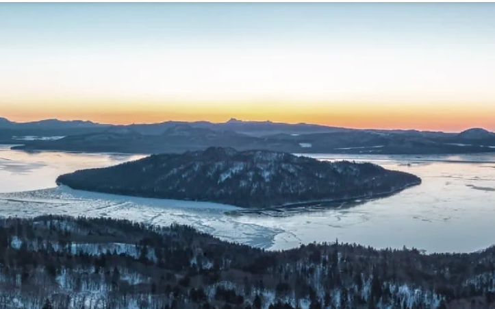 屈斜路湖ではボートクルーズやボートフィッシングも楽しめます。休日ががぜん楽しくなるはずです。