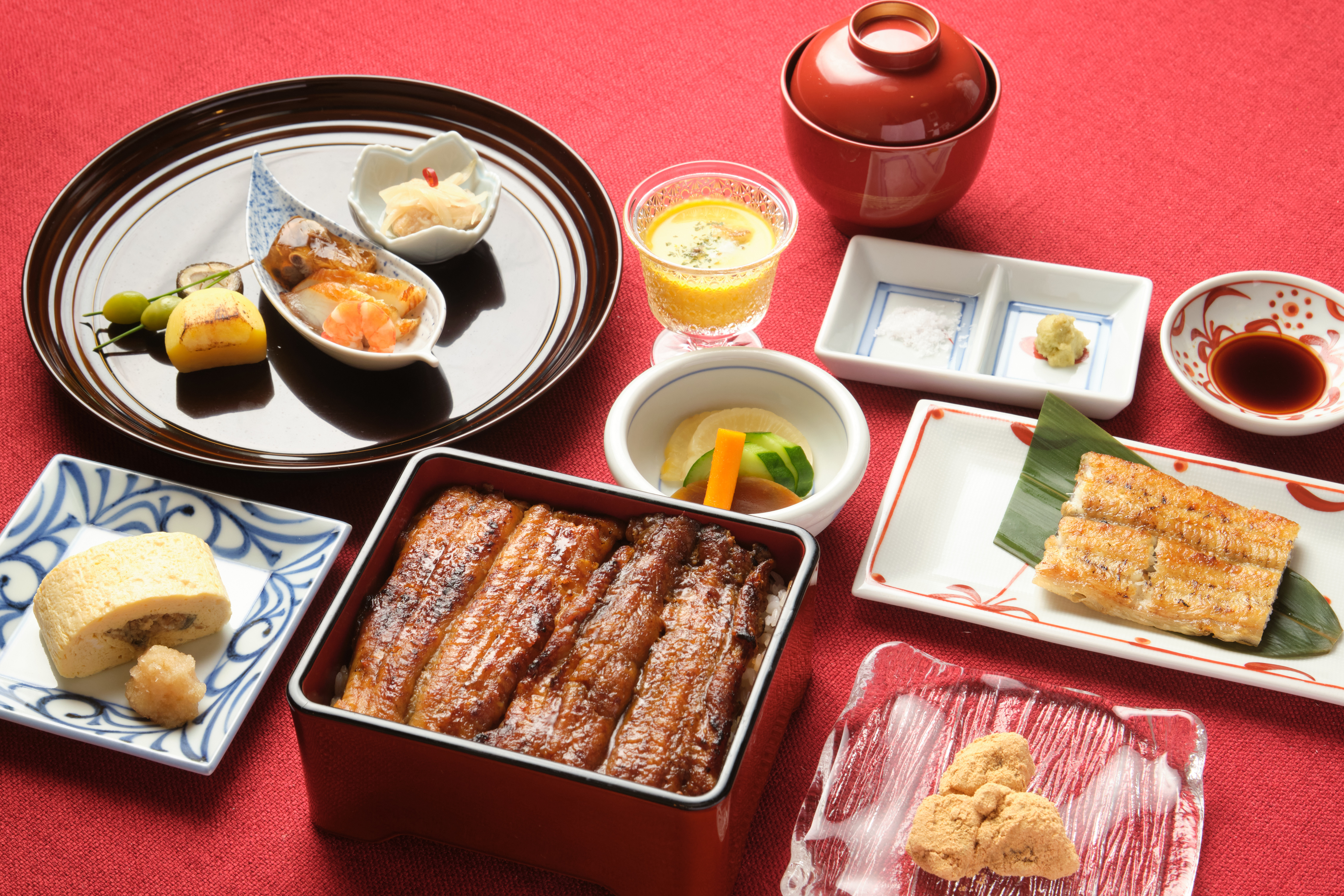 チームで支え合いながら運営。サービスも店舗づくりも経験できる環境です。