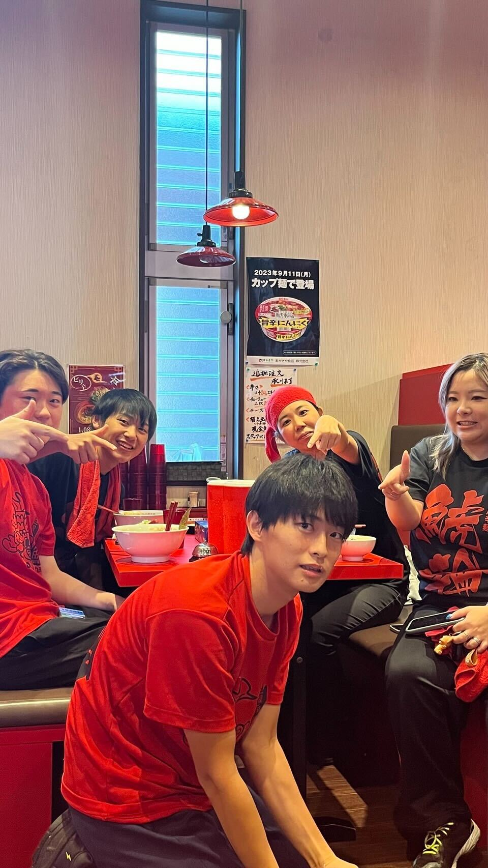 年齢や前職は関係なし。成果や意欲次第で、店長・独立・本部への道が開けます。