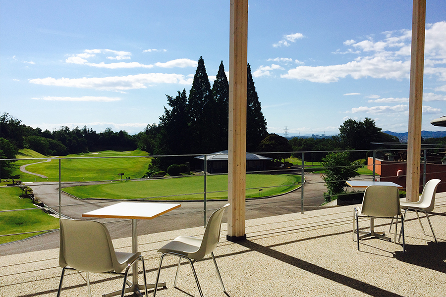 お客様一人ひとりに寄り添った 落ち着いた接客を心がけています。 難しい作業はなく基本的な対応が中心。